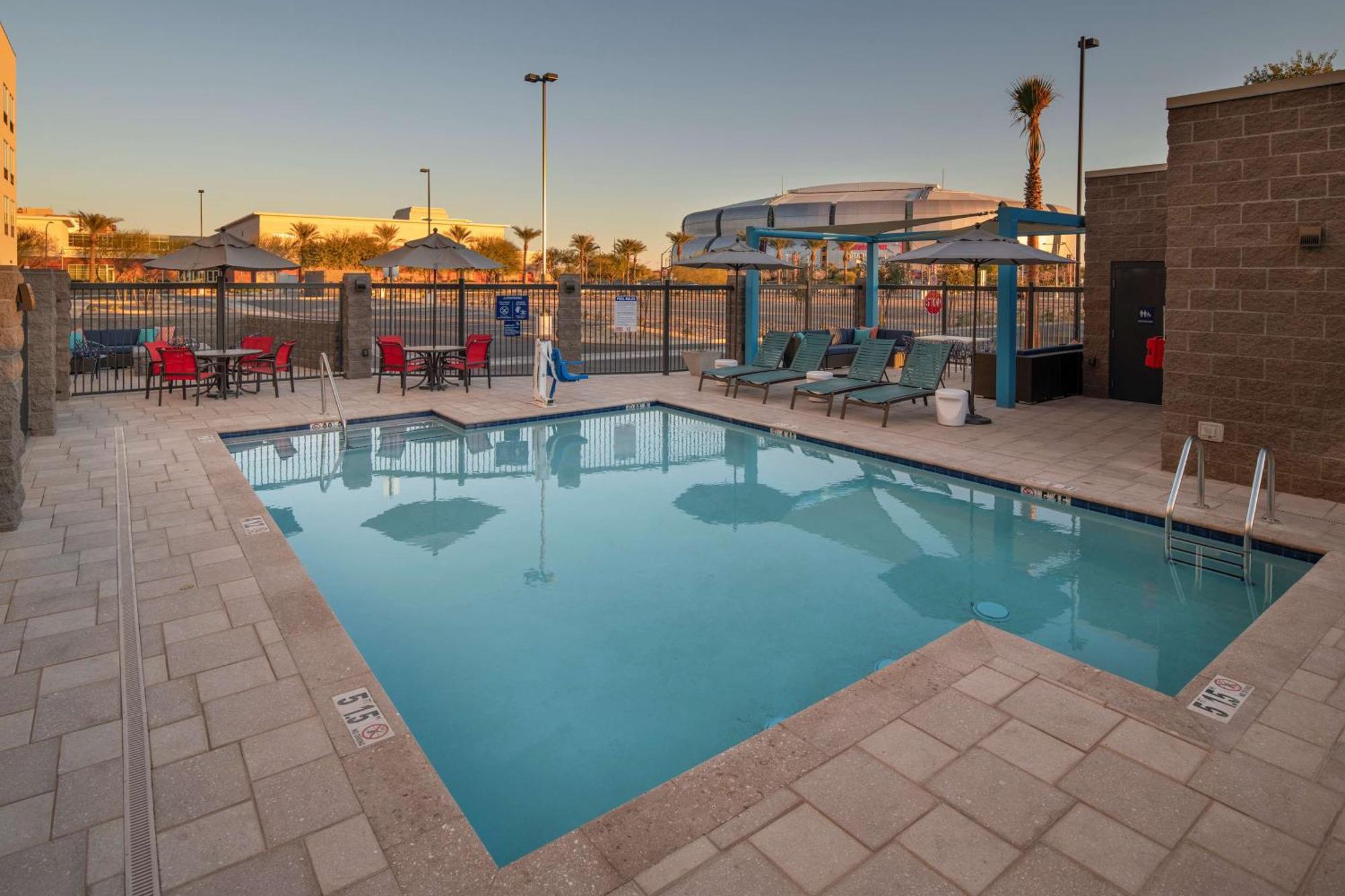 Tru By Hilton Phoenix Glendale Westgate Extérieur photo