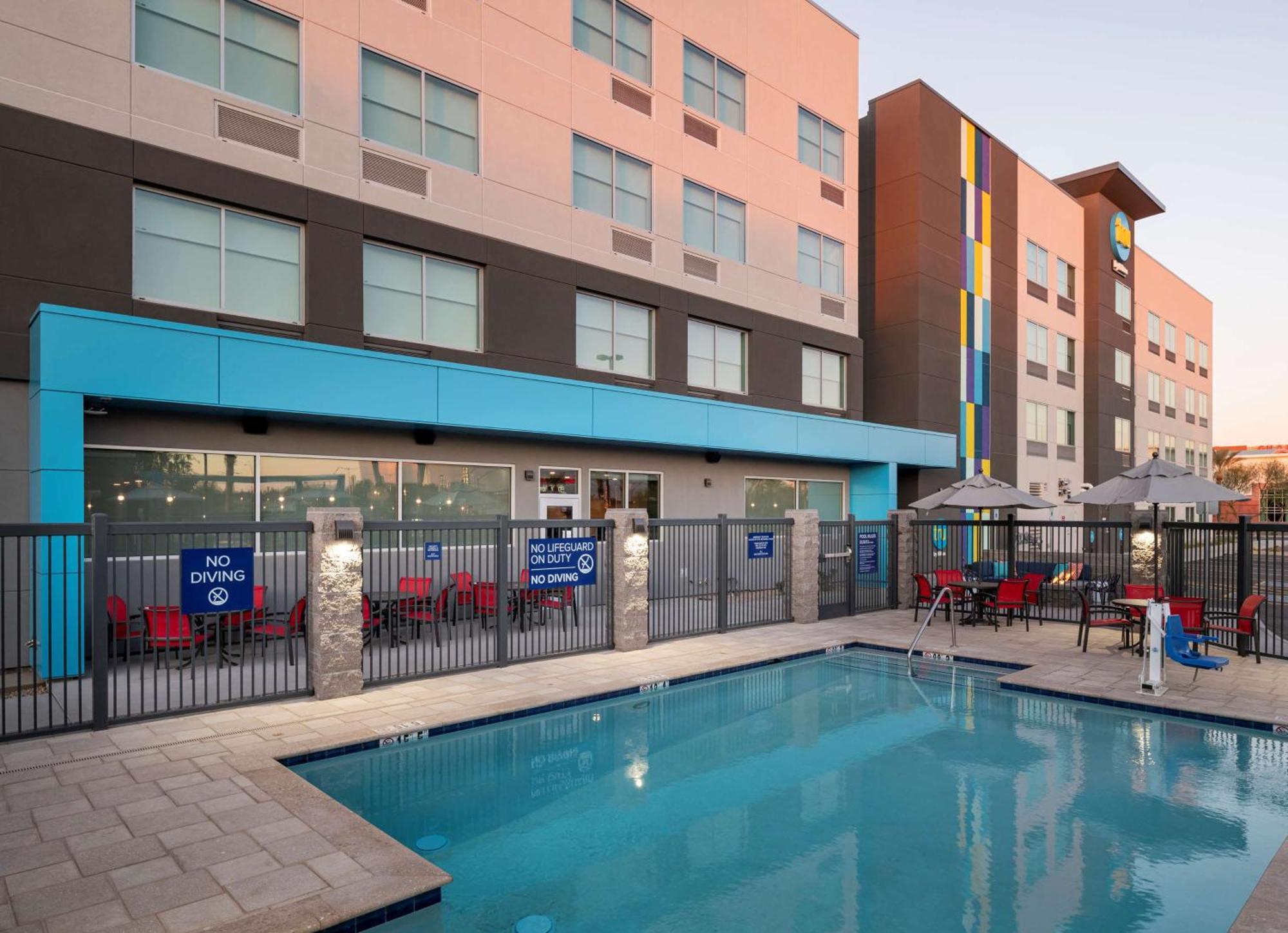 Tru By Hilton Phoenix Glendale Westgate Extérieur photo